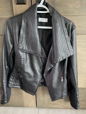 Suzy Shier Black Faux Leather Draped Collar Zip Jacket